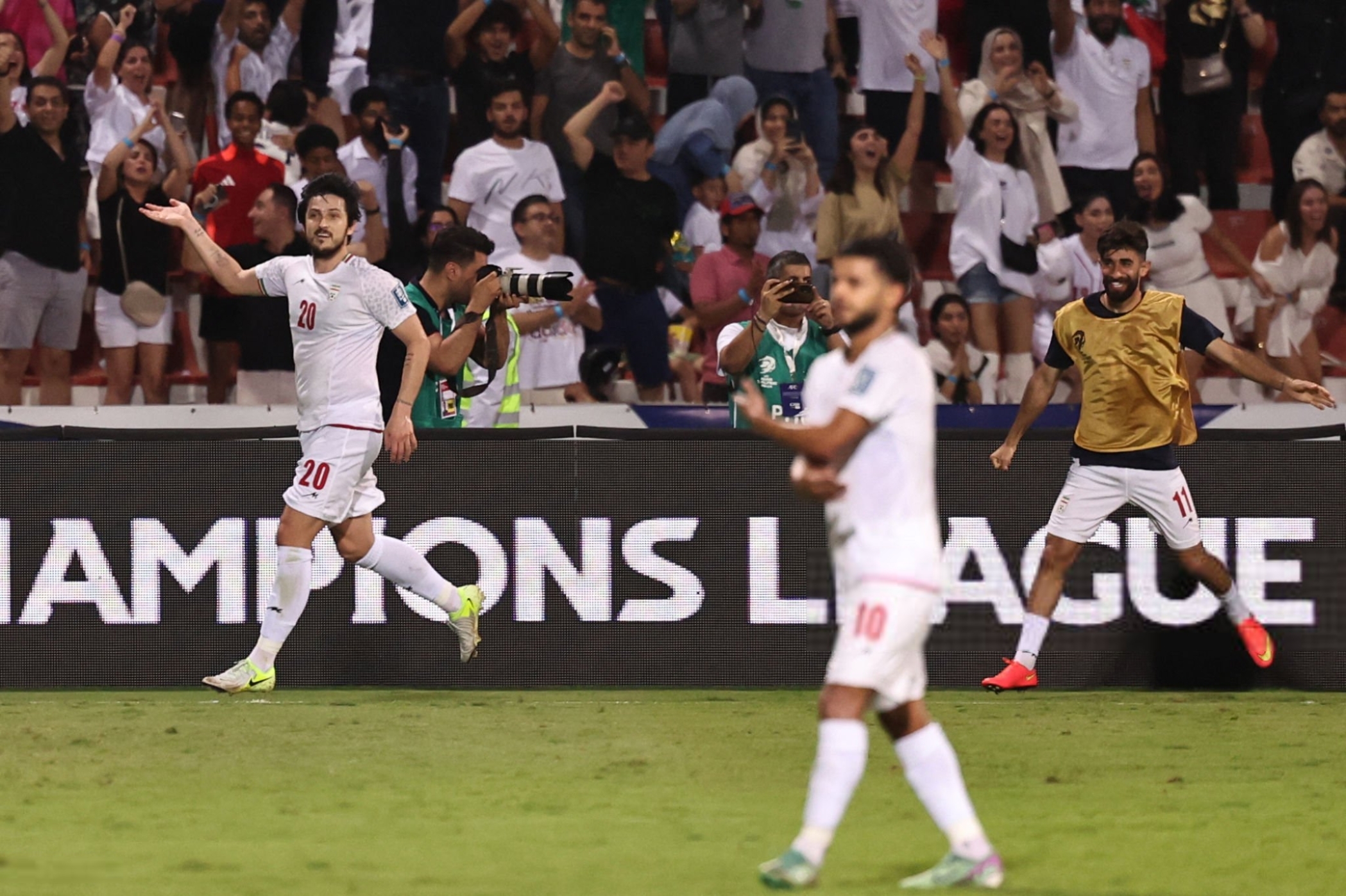 صدرنشینی یوزها با برد پرگل مقابل قطر + عکس