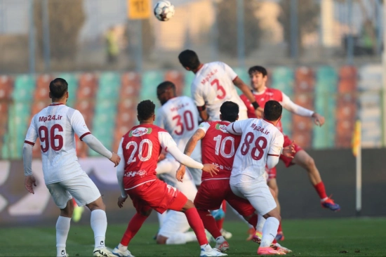 پرسپولیس ۰-۱ نساجی؛ قعرنشین صدر را به روی پرسپولیس بست