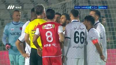 پنالتی علیپور توسط حامد لک مهار شد ولی داور دستور به تکرار داد