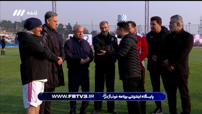 گفتگو با پیشکسوتان فوتبال در بین نیمه دیدار منتخب 98 و منتخب خراسان