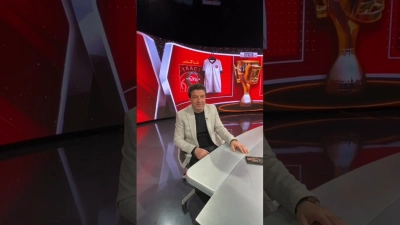 گفت و گو با اسماعیل حلالی در جریان بازی تیم های پرسپولیس و تراکتور