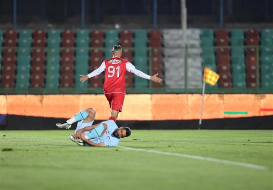 پرسپولیس 1-0 گل‌گهر؛ صعود به رتبه سوم با گل دورسون