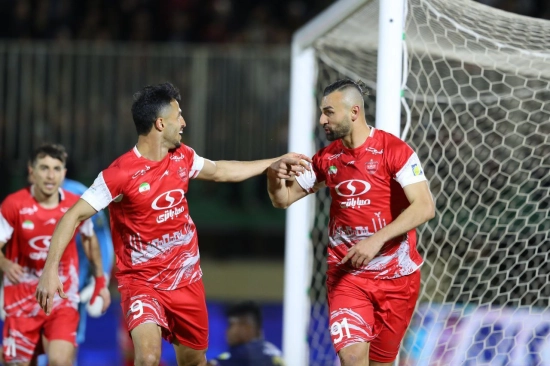 چادرملو ۰-۱ پرسپولیس؛ تک گل دورسون، سرخ‌ها را به یک قدمی صدر رساند
