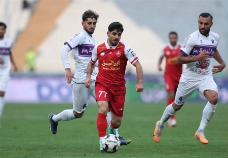 تمدید احتمالی با محمد عمری در دستور کار پرسپولیس