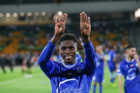 یک خارجی آشنا، جانشین احتمالی نازون در استقلال