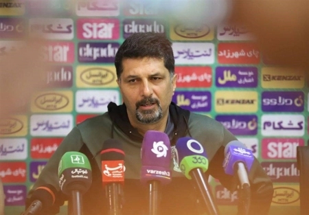 حسینی: هنوز بازی‌ها تمام نشده یک بازیکن‌مان را فروخته‌ایم!