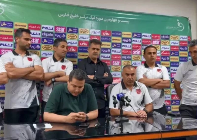 نشست شلوغ پورموسوی با حضور کل کادر فنی