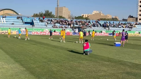 تصاویری از گرم کردن دو تیم صنعت نفت و آریو