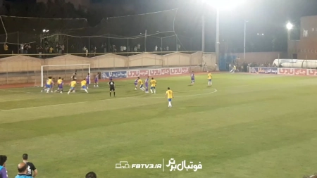 موقعیت خطرناک برای تیم صنعت نفت که مدافع آریو توپ را از روی خط بیرون کشید