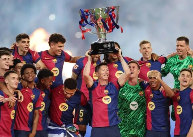 تصاویری از جشن قهرمانی بارسلونا در لالیگا + عکس