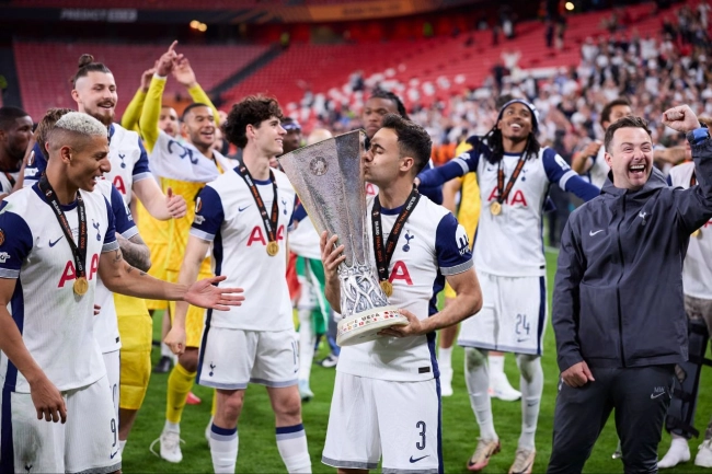 تاتنهام، چهارمین تیم دارای نماد پرنده که در این فصل قهرمانی را جشن می‌گیرد + عکس