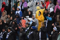 هوادار ملوان را با آمبولانس بردند!