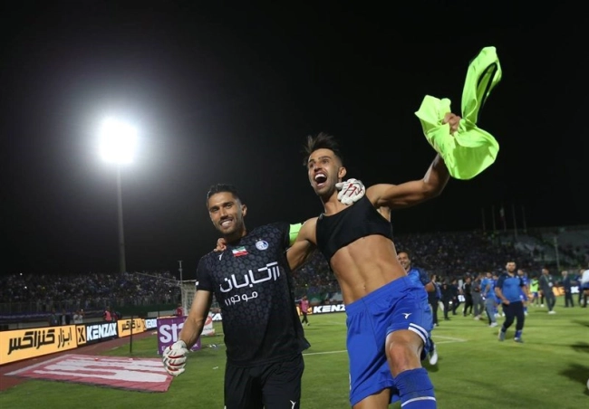 حسینی: آدم فرستادند تا علیه من شعار بدهند/در استقلال می‌مانم