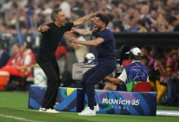 لوئیز انریکه دومین سه‌گانه تاریخی خود در فوتبال اروپا را جشن گرفت