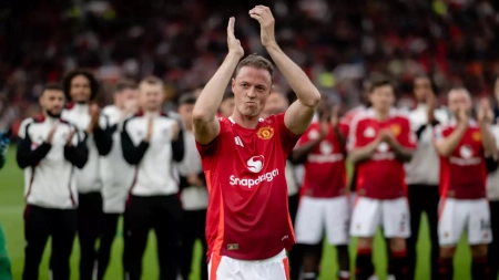 رسمی؛ جانی اوانز از فوتبال خداحافظی کرد