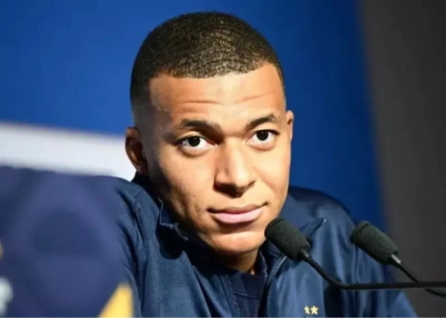 امباپه: توپ طلا باید به دمبله برسد نه یامال!