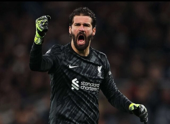 ترک ناگهانی اردوی لیورپول توسط آلیسون بکر