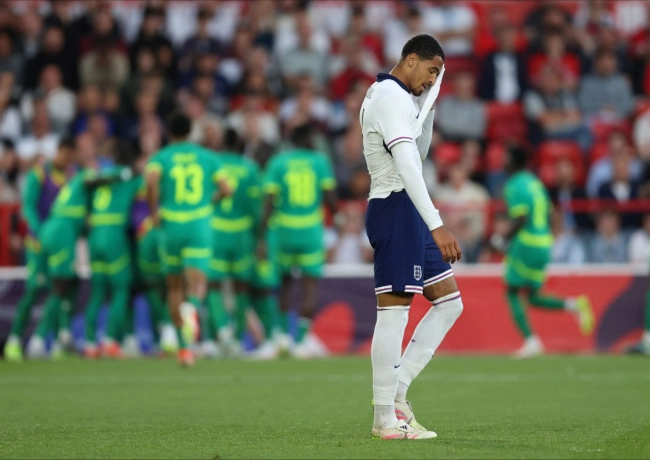 انگلیس ۱-۳ سنگال؛ نخستین شکست توخل روی نیمکت سه‌شیرها