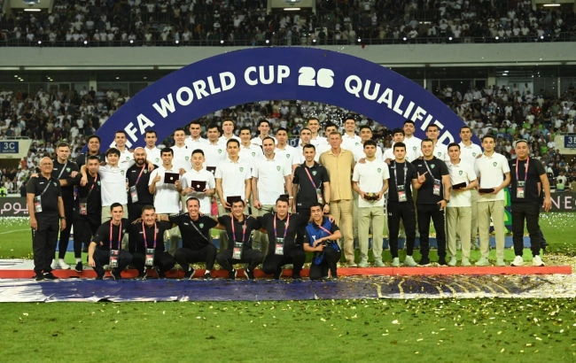 تمام اعضای تیم ملی ازبکستان از سوی رییس جمهور این کشور ماشین هدیه گرفتند