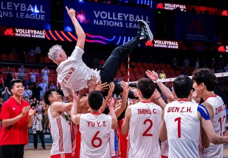 پیروزی سخت لهستان مقابل ژاپن در روز درخشان مدعیان لیگ ملت‌های والیبال