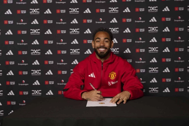 متئوس کونیا: رؤیای حضور در منچستریونایتد محقق شد