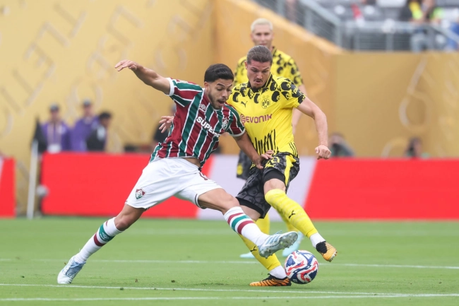 دورتموند ۰-۰ فلومیننزه: تساوی در سردترین بازی ممکن