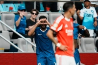 چلسی ۴-۱ بنفیکا؛ صعود پرماجرا در شب عجیب شارلوت