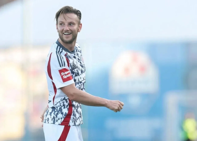 وداع با جادوی آرام؛ راکیتیچ کفش‌ها را آویخت