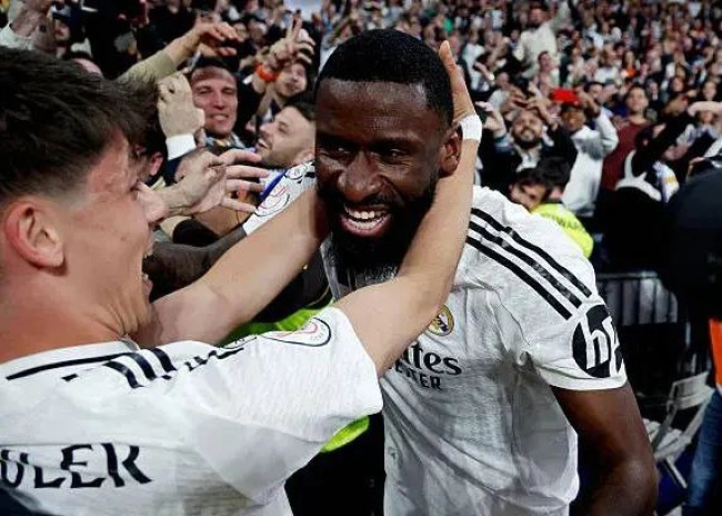 تمدید قرارداد رودیگر با رئال مادرید؛ اشتباه در نیمه‌نهایی، اما جایگاهش حفظ شد