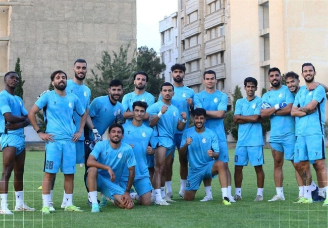 استقلال با ۱۳ بازیکن بزرگسال در اردو!