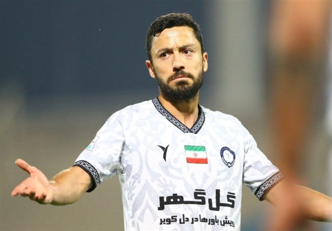 تمدید قرارداد عاشوری با گل‌گهر + عکس