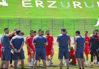 اصلانیان: پرسپولیس فعلی توان رقابت با تراکتور و سپاهان را ندارد