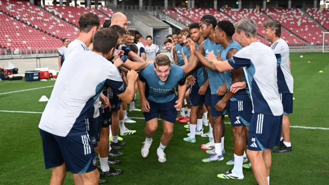 استقبال ویژه بازیکنان آرسنال از ویکتور گیوکرش