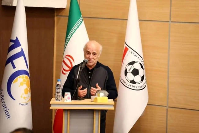 وداع امیر قلعه‌نویی با داریوش مصطفوی؛ بزرگ‌مردی که تاریخ فوتبال ایران را ساخت