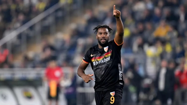 تصویر تازه نازون از امارات؛ استقلالی شدن ستاره 180 میلیارد تومانی قطعی است؟ + عکس