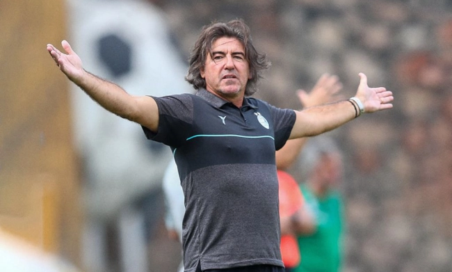 روی موج سوپرجام؛ ساپینتو با موبایل کوچ کرد + عکس