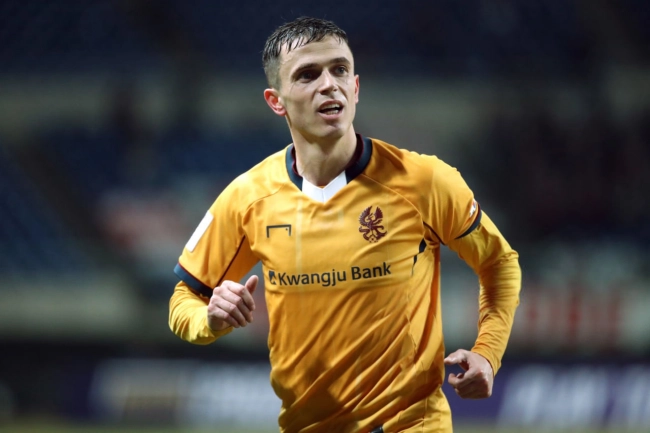 امیدهای استقلال از دست رفت؛ آسانی در ترکیب اصلی گوانگژو + عکس