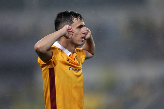 استوری خبرساز آسانی؛ هافبک آلبانیایی در راه ایران؟ + عکس