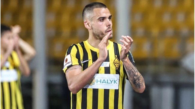 پوستر سوال‌برانگیز صفحه رسمی باشگاه سپاهان؛ ریکاردو آلوز طلایی‌پوش شد؟ + عکس