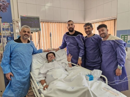 اقدام پسندیده باشگاه استقلال؛ ملاقات با هوادار متعصب آبی‌ها در بیمارستان