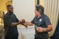 نازون به اردوی استقلال رسید؛ معارفه خرید جدید آبی‌ها در فرودگاه مهرآباد!