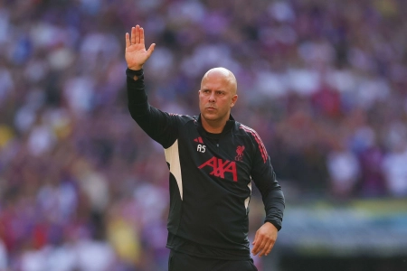 اسلوت: باید در کارهای دفاعی بهتر شویم؛ صلاح معمولاً پنالتی خراب نمی‌کند