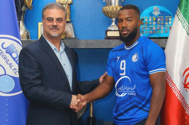 رونمایی رسمی از داکنز نازون؛ ماشین گلزنی اهل هائیتی آبی‌پوش شد