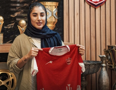 ستاره بانوان سپاهان، پرسپولیسی شد