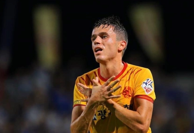 استوری هیجان‌انگیز گزینه آبی‌ها؛ آسانی با چمدان در راه تهران؟! + عکس