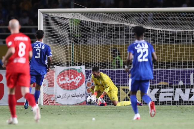 شگفتی آدان از هواداران پرشور استقلالی + عکس