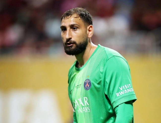 منچسترسیتی آماده رقابت برای جذب دوناروما