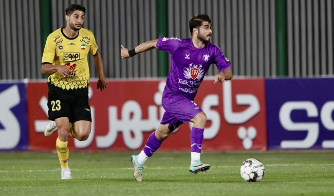 استقلال خوزستان یک هافبک خرید + عکس