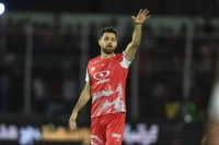 پورعلی‌‌گنجی با گارد محافظ صورت در تمرینات پرسپولیس + عکس