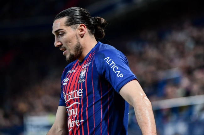 مهاجم فرانسوی در آستانه عقد قرارداد ۲ ساله با سپاهان